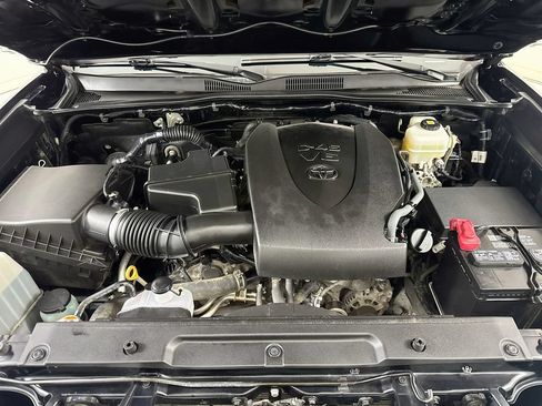 Used 2020 Toyota Tacoma TRD Off-Road w/ Technology Package AWD/4WD image 31