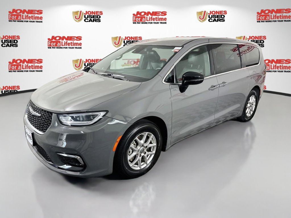 Used 2025 Chrysler Pacifica Select FWD image 14