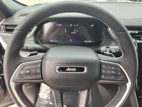 New 2025 Jeep Grand Cherokee Limited image 28