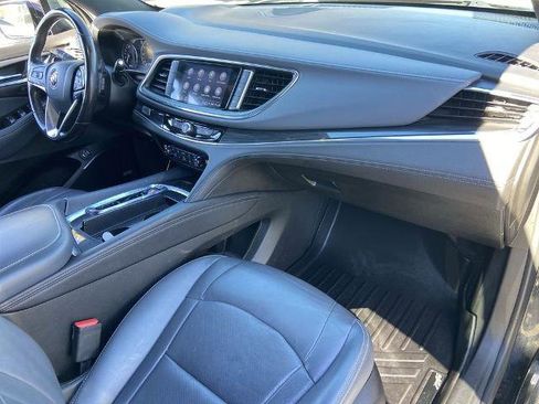 Used 2022 Buick Enclave Premium image 25