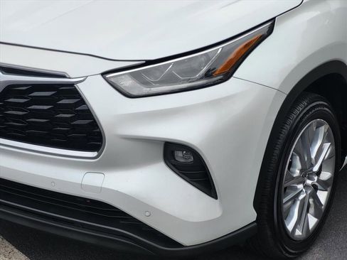 Used 2022 Toyota Highlander Limited image 8