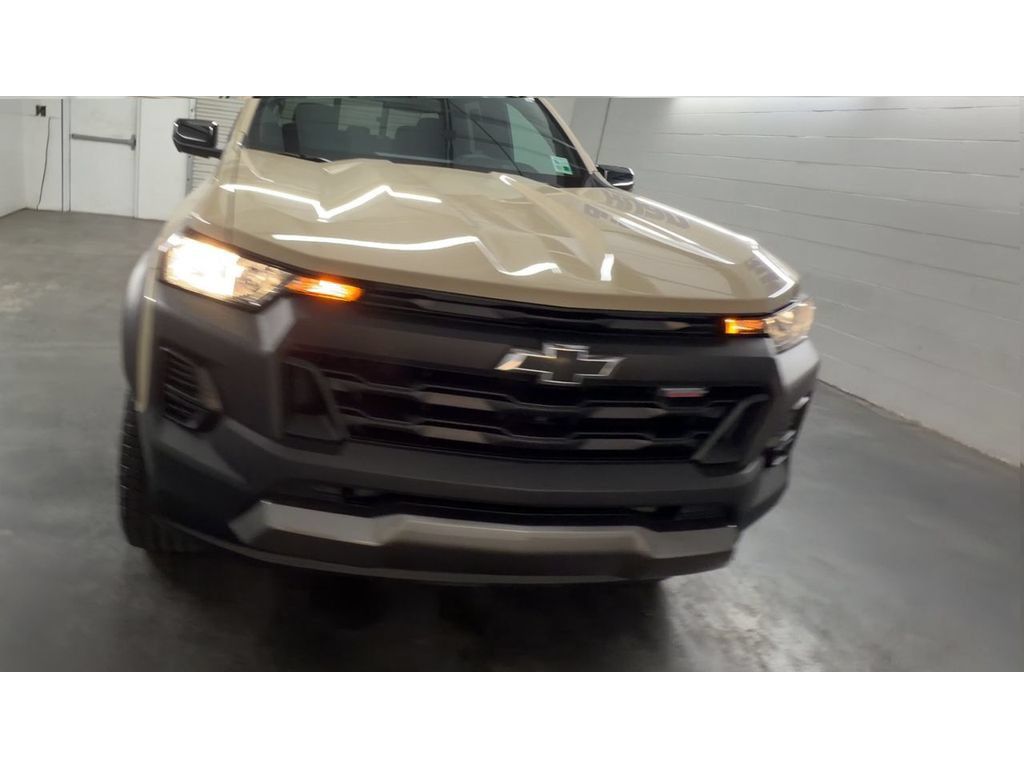Certified 2024 Chevrolet Colorado Trail Boss w/ Technology Package AWD/4WD image 3