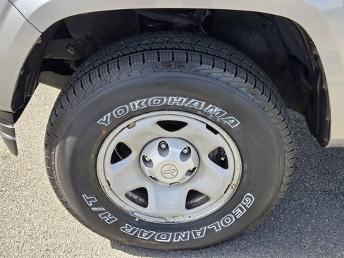 Used 2021 Toyota Tacoma SR AWD/4WD image 14