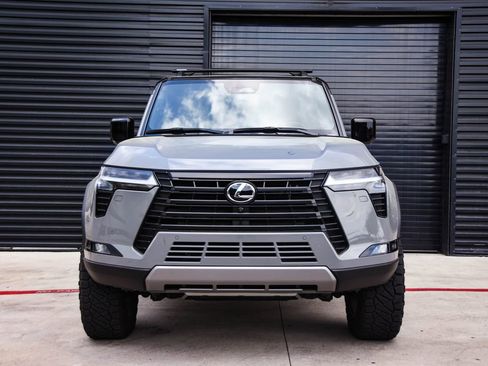 Used 2025 Lexus GX 550 image 10