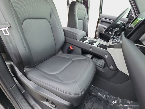 Certified 2025 Land Rover Defender 110 S AWD/4WD image 10