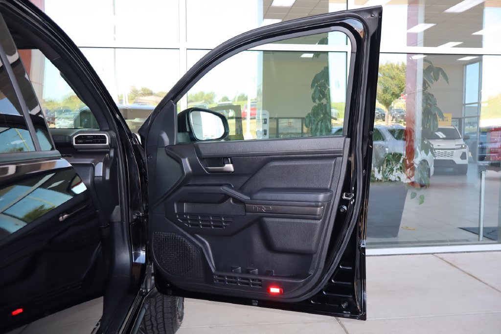 Used 2025 Toyota Tacoma TRD Off-Road AWD/4WD image 40