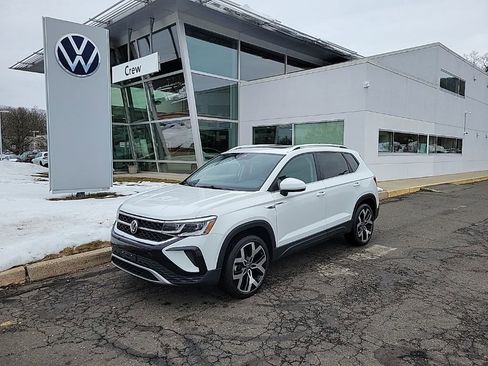 Certified 2022 Volkswagen Taos SEL image 1