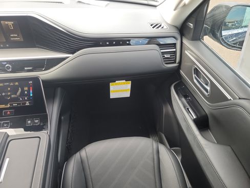 New 2026 INFINITI QX80 Luxe w/ Cargo Package image 9