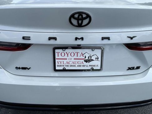 Used 2026 Toyota Camry XLE FWD image 9