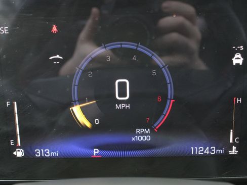 Used 2025 Chevrolet Trax RS w/ Sunroof Package image 33