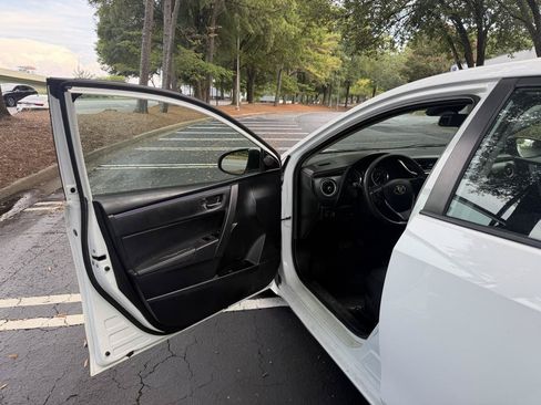 Used 2019 Toyota Corolla SE FWD image 9