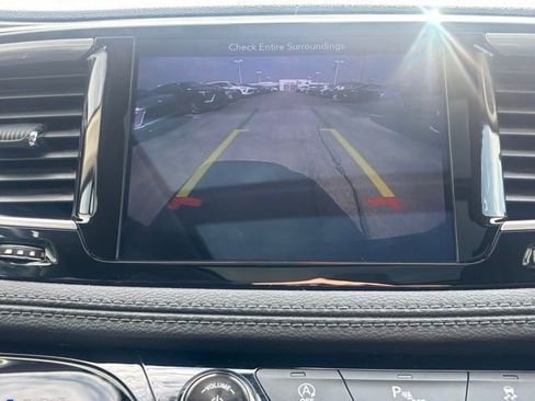 Used 2018 Chrysler Pacifica Limited w/ Tire & Wheel Group image 31