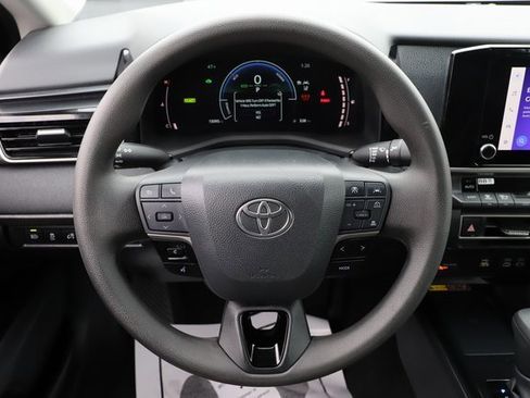 Used 2025 Toyota Camry LE image 19