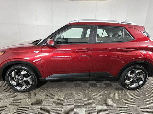 Certified 2023 Hyundai Venue Limited w/ Cargo Package FWD image 6