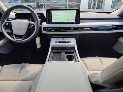 New 2025 Lincoln Aviator Reserve w/ Luxury Package image 13