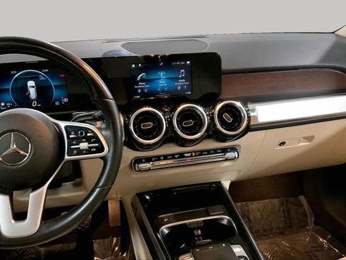 Used 2020 Mercedes-Benz GLB 250 4MATIC image 6
