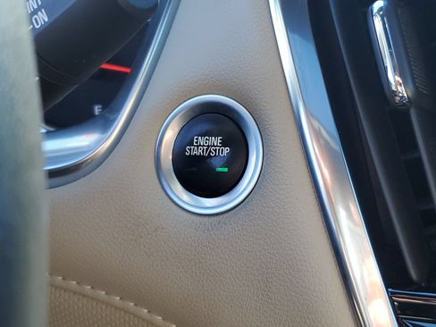 Used 2022 Chevrolet Traverse Premier FWD image 33