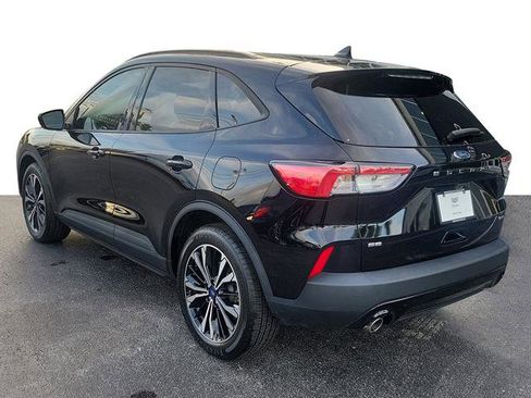 Used 2021 Ford Escape SE w/ SE Sport Appearance Package image 3