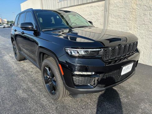 Used 2023 Jeep Grand Cherokee Limited w/ Black Appearance Package AWD/4WD image 2