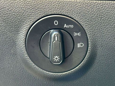 Certified 2022 Volkswagen Taos SEL image 18