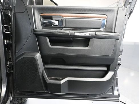 Used 2017 RAM 1500 Laramie image 40
