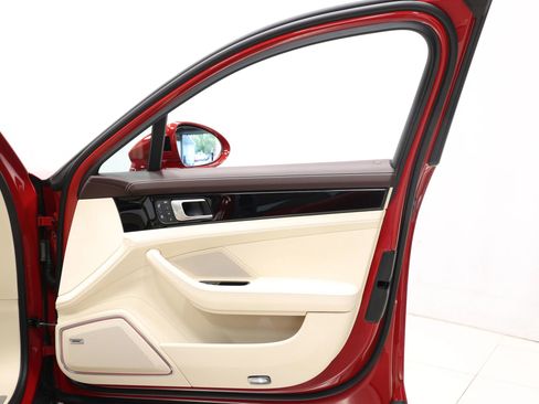 Used 2023 Porsche Panamera 4 Platinum Edition image 94