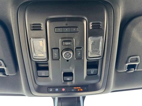 Used 2021 GMC Yukon SLT w/ SLT Premium Package AWD/4WD image 31