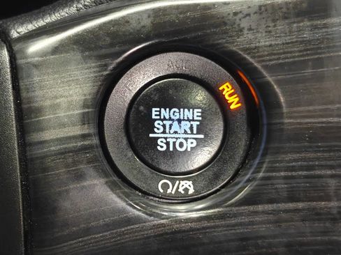 Used 2020 Jeep Grand Cherokee Altitude AWD/4WD image 11