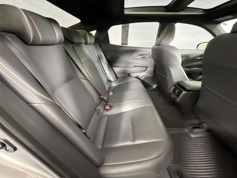 Used 2023 Toyota Crown Limited image 42