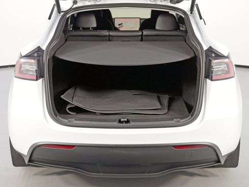 Used 2024 Tesla Model Y Long Range image 10
