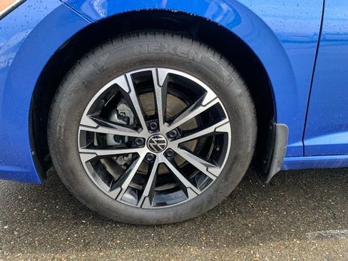 Used 2024 Volkswagen Jetta Sport image 9