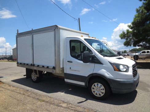 Used 2017 Ford Transit 250 138 RWD image 1