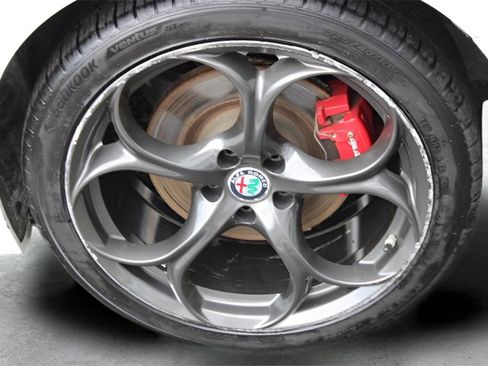 Used 2018 Alfa Romeo Giulia Ti image 27