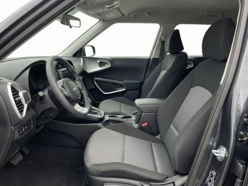 Used 2025 Kia Soul LX w/ LX Technology Package FWD image 16
