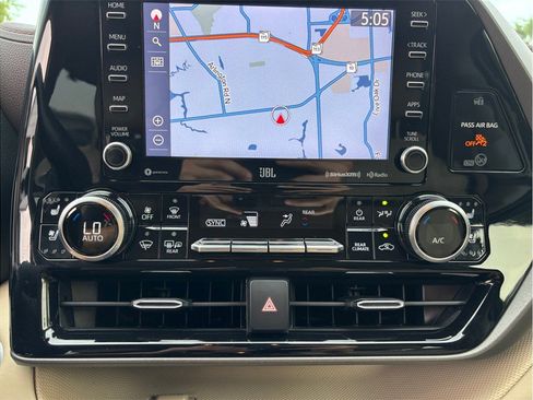 Used 2020 Toyota Highlander Limited AWD/4WD image 33