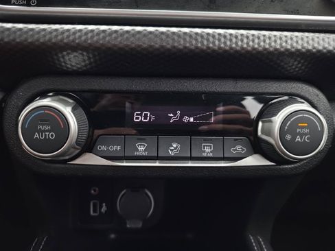 Used 2018 Nissan Kicks SV FWD image 33