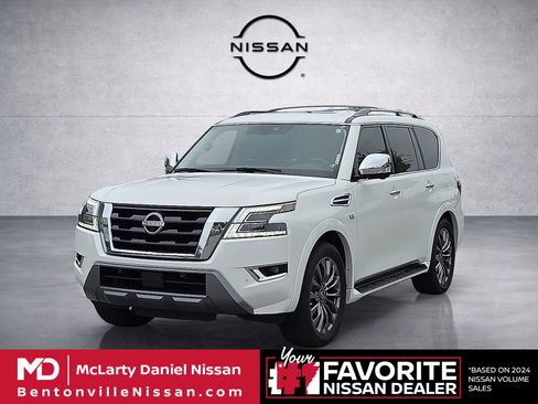 Used 2022 Nissan Armada Platinum w/ Captain's Chairs Package AWD/4WD image 2