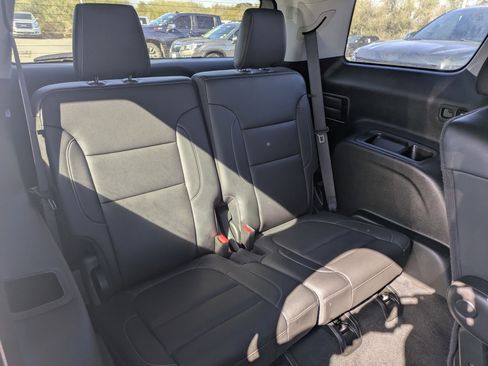 Certified 2023 GMC Acadia SLT image 25