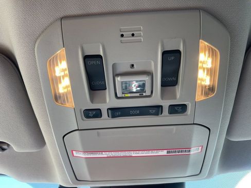 Used 2023 Toyota Highlander XLE image 26