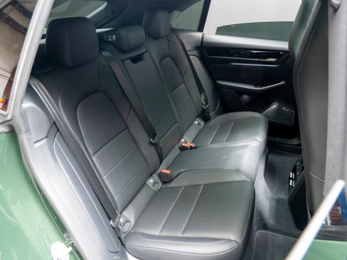 Certified 2025 Porsche Macan 4S Electric AWD/4WD image 37