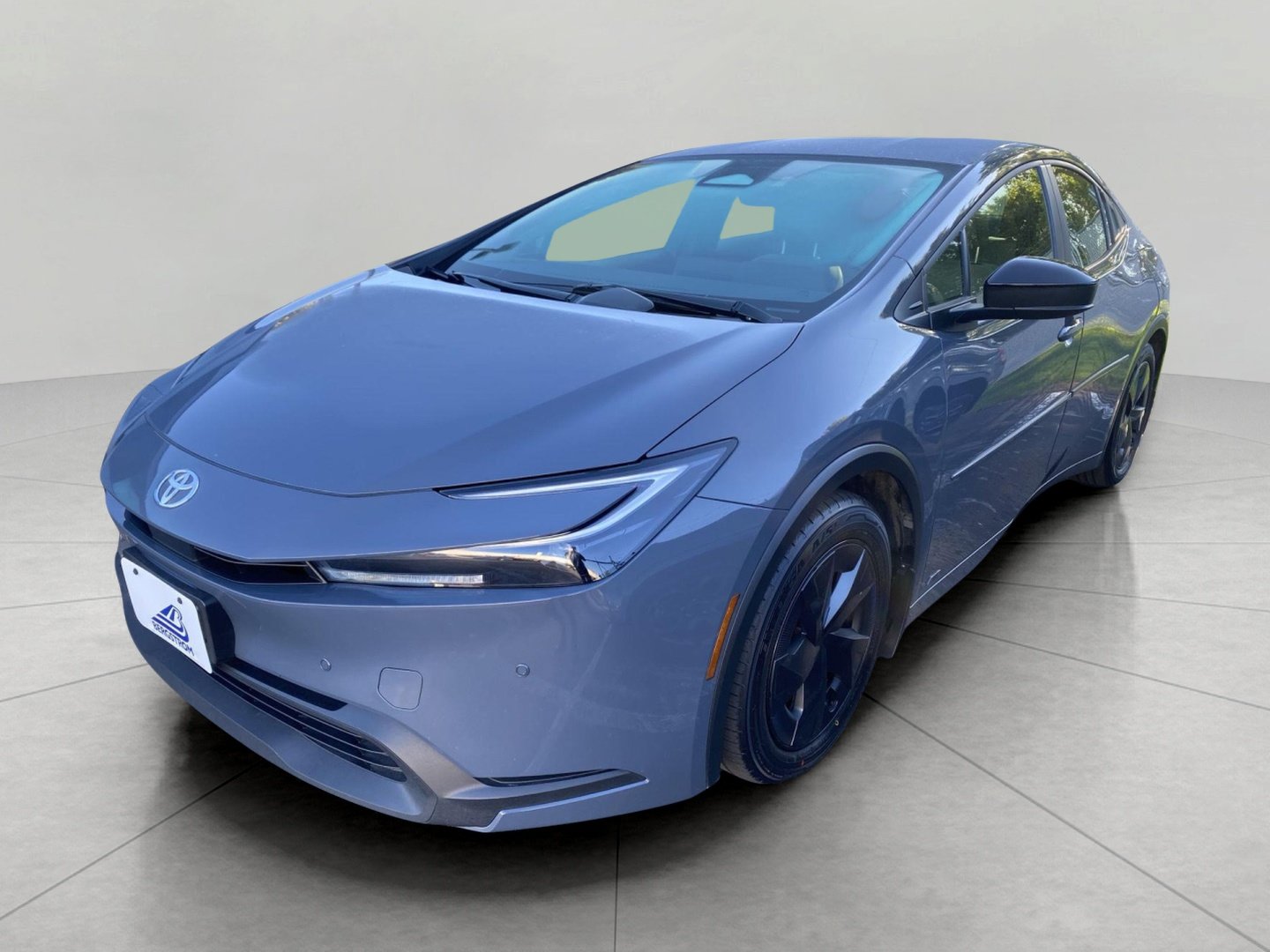 Used 2024 Toyota Prius LE AWD/4WD image 4