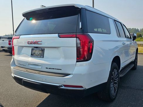 Used 2025 GMC Yukon XL Elevation AWD/4WD image 3