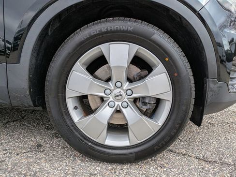 Used 2020 Volvo XC40 T4 Momentum w/ Protection Package Premier image 11