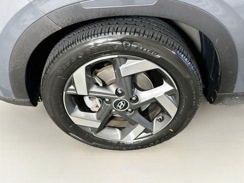 Used 2025 Hyundai Venue Limited FWD image 11