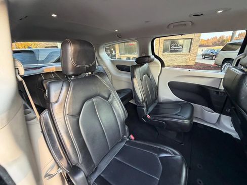 Used 2021 Chrysler Voyager Lxi image 32