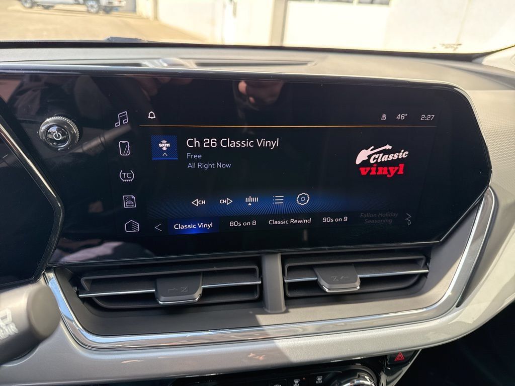 Used 2025 Chevrolet Trax LT FWD image 16