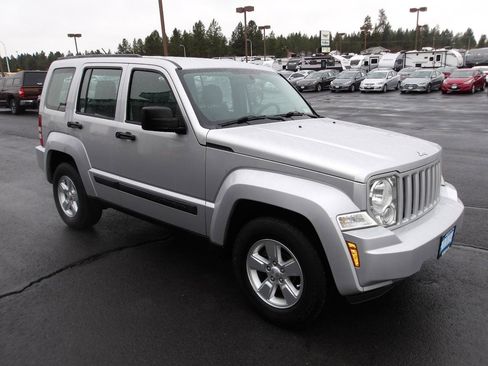 Used 2010 Jeep Liberty Sport AWD/4WD image 7