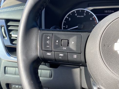 Used 2021 Nissan Rogue SV w/ Premium Package image 22