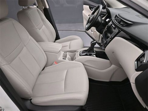 Used 2022 Nissan Rogue Sport SL w/ Premium Package image 27