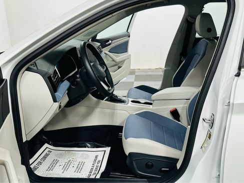 Used 2025 Volkswagen Jetta SE w/ Sunroof Package image 7